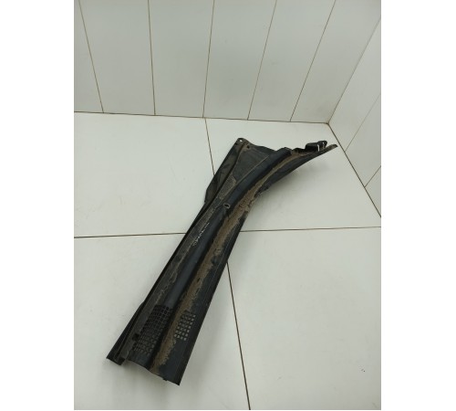 Жабо лобового стекла правое