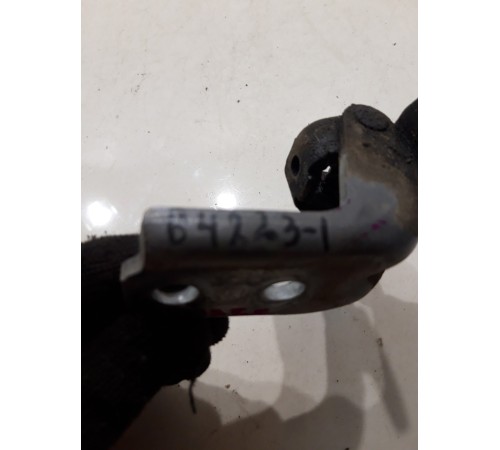 Петля двери (передняя, правая, верхняя)