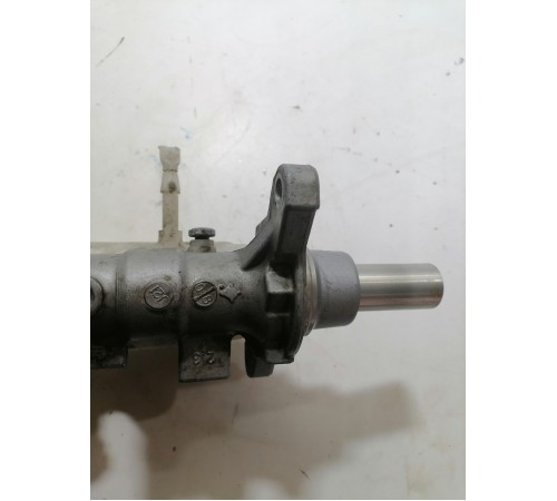 Главный тормозной цилиндр с бачком