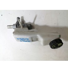 Главный тормозной цилиндр с бачком