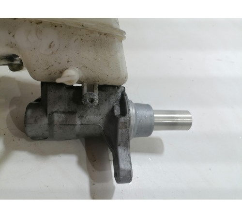 Главный тормозной цилиндр с бачком