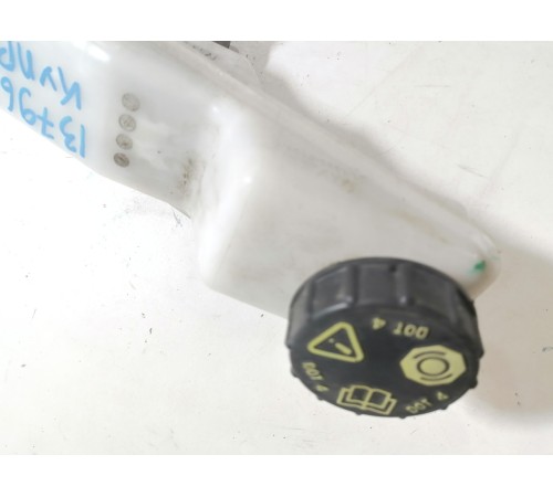 Главный тормозной цилиндр с бачком