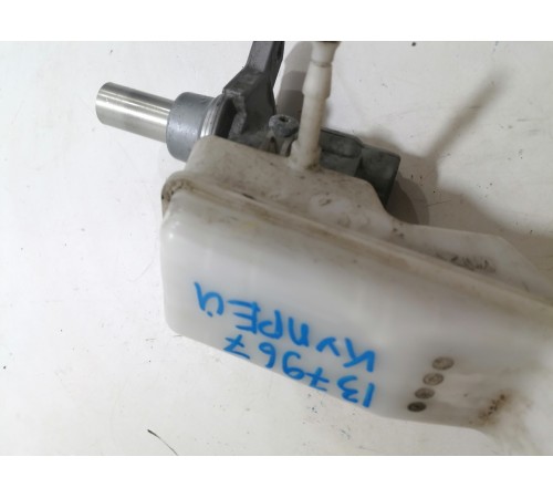 Главный тормозной цилиндр с бачком