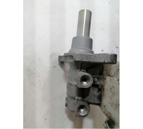 Главный тормозной цилиндр с бачком