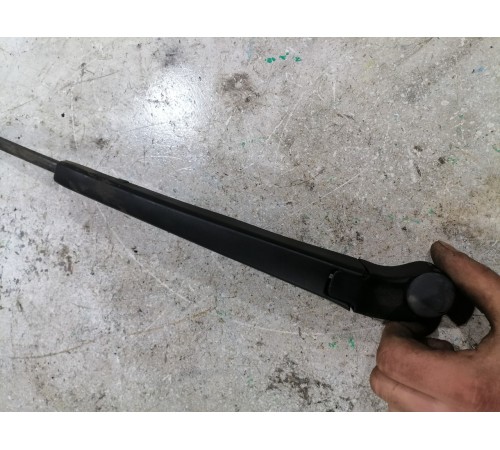 Поводок стеклоочистителя задний