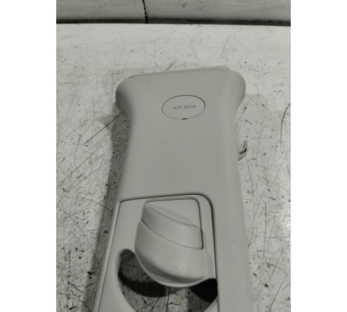 Обшивка центральной стойки правая верхняя