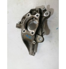 Кулак поворотный передний левый