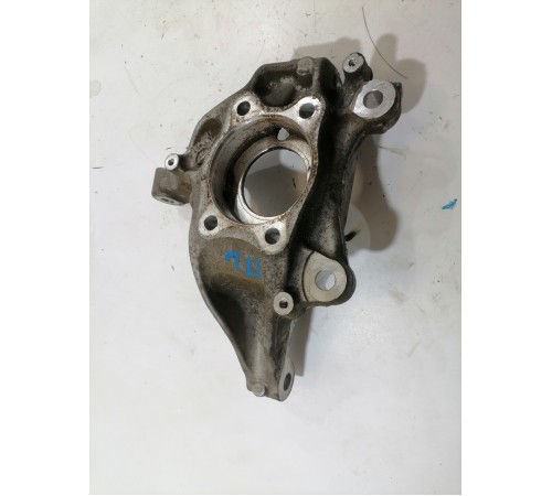 Кулак поворотный передний левый