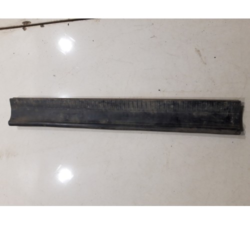 Уплотнитель капота левый