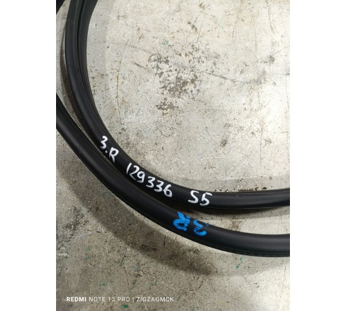 Уплотнитель проема двери задний правый