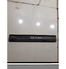 Уплотнитель капота левый