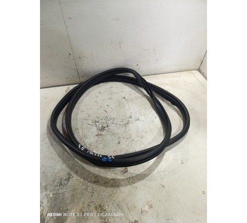 Уплотнитель проема двери задний правый