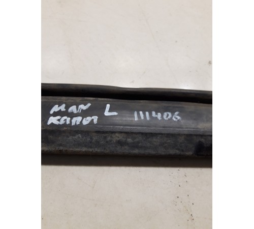 Уплотнитель капота левый