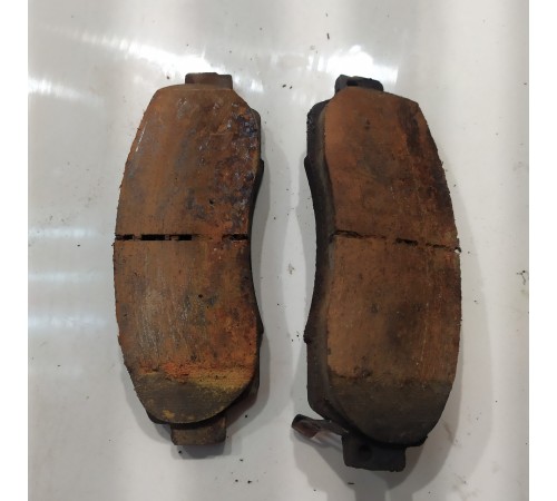 Тормозные колодки (передние)