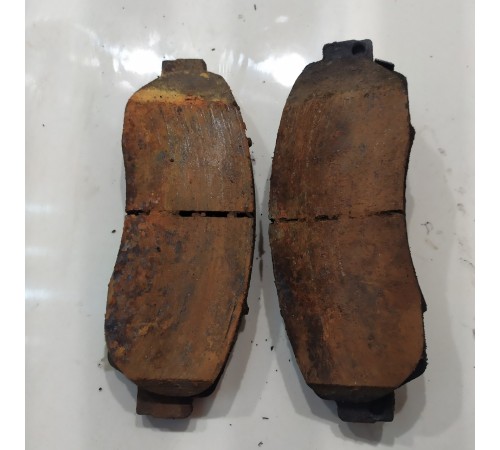 Тормозные колодки (передние)