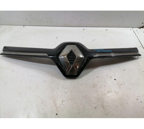 Решетка переднего бампера с эмблемой, накладка