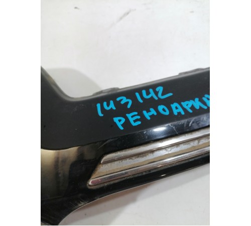 Решетка переднего бампера с эмблемой, накладка