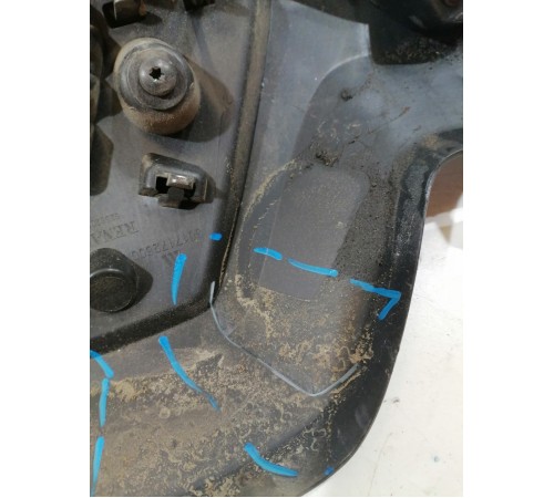 Решетка переднего бампера с эмблемой, накладка