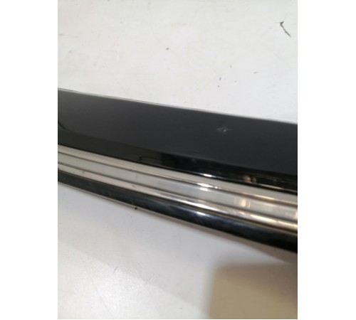 Решетка переднего бампера с эмблемой, накладка