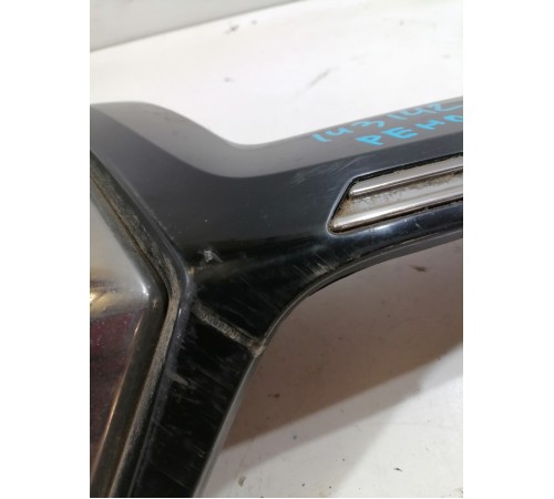 Решетка переднего бампера с эмблемой, накладка