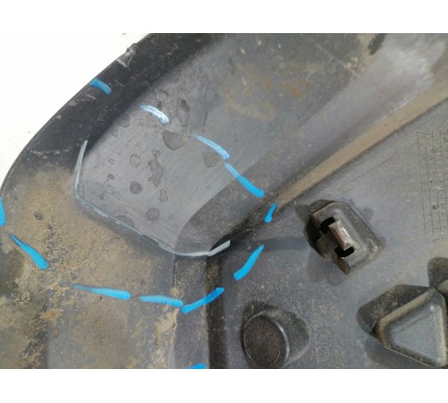 Решетка переднего бампера с эмблемой, накладка