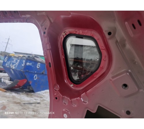 Стекло глухое заднее правое 