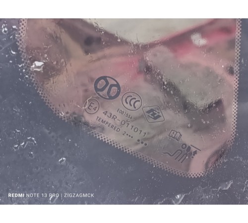 Стекло глухое заднее правое 