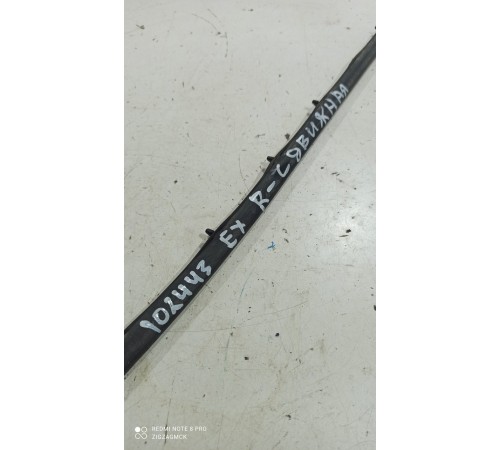 Уплотнитель сдвижной двери правый