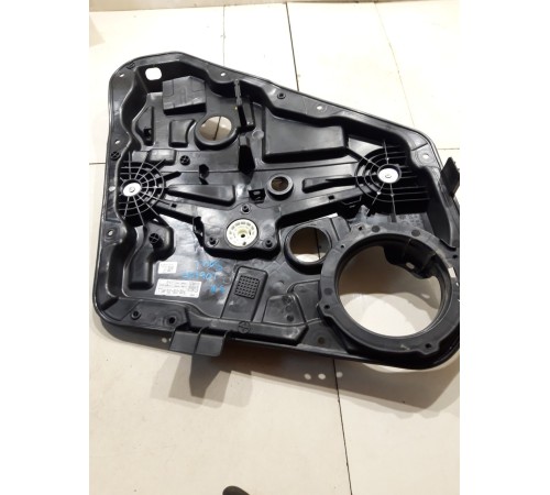 Стеклоподъемник (задний правый)