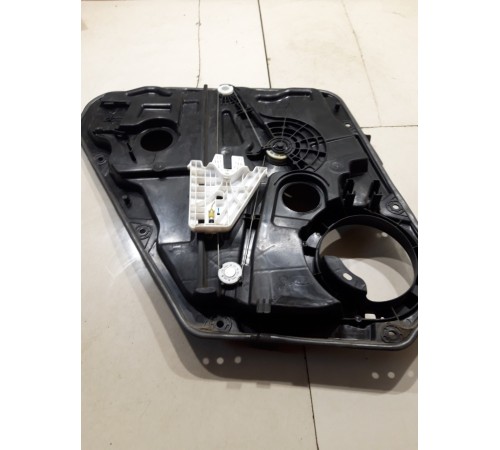 Стеклоподъемник (задний правый)