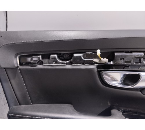 Обшивка двери(передняя левая)