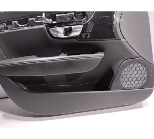 Обшивка двери(передняя левая)