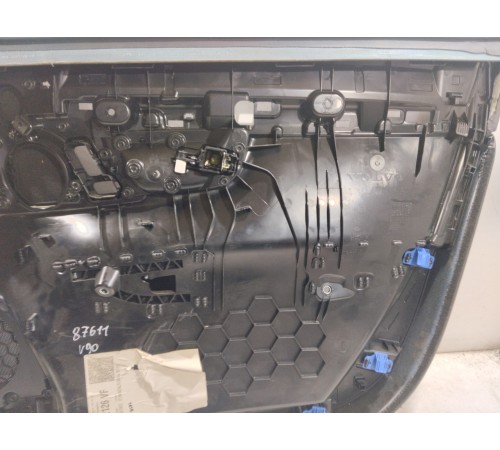 Обшивка двери(передняя левая)