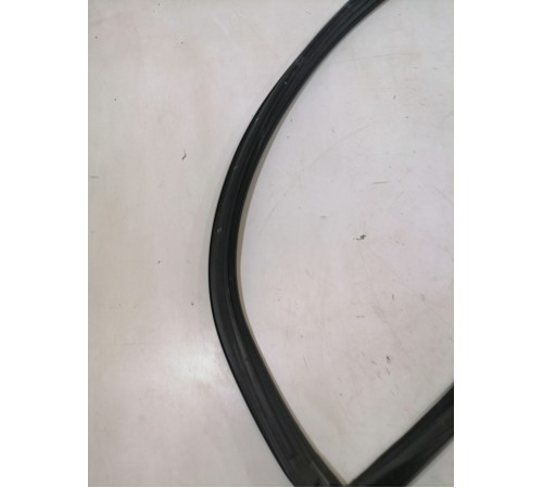 Уплотнитель стекла двери передний правый