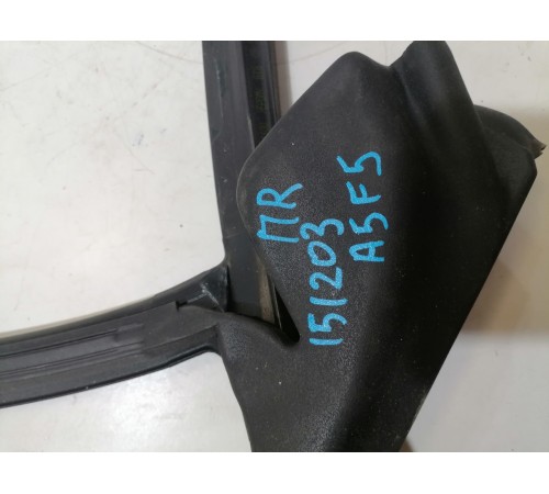 Уплотнитель стекла двери передний правый