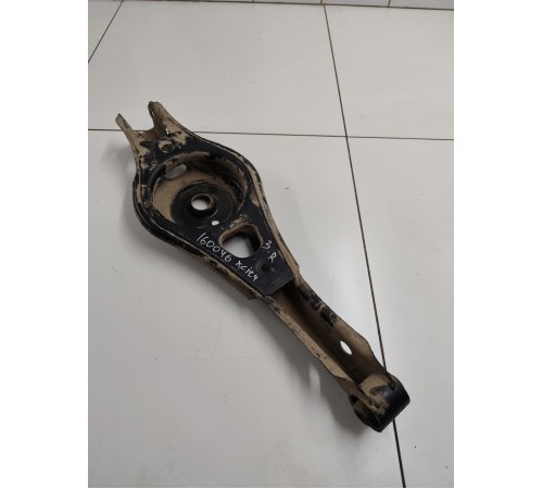 Рычаг задний правый