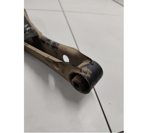 Рычаг задний правый