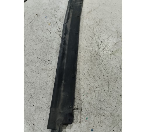 Уплотнитель двери задний правый