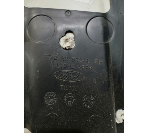 Обшивка центральной стойки правая верхняя