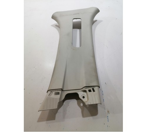 Обшивка центральной стойки правая верхняя