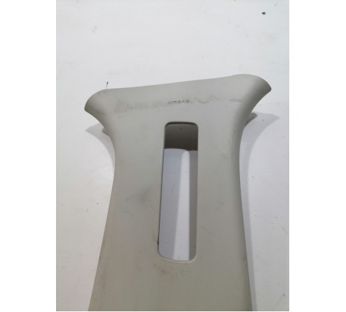 Обшивка центральной стойки правая верхняя