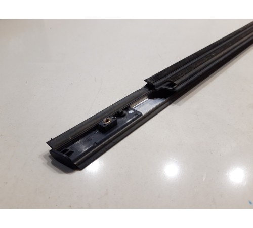 Уплотнитель стекла (передний левый наружный)