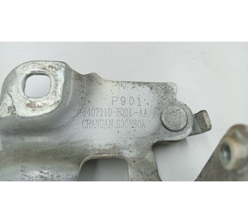 Петля капота левая