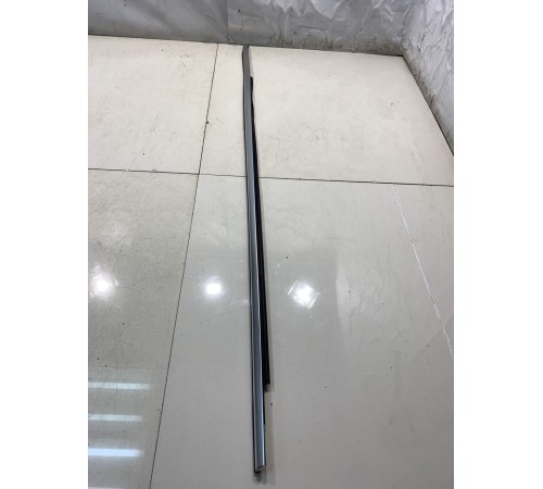 Молдинг двери (передний, правый)