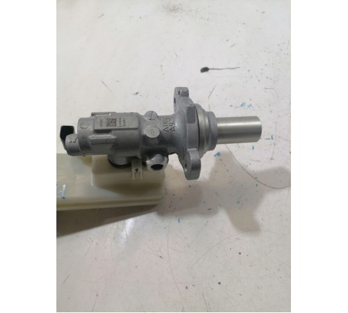 Главный тормозной цилиндр с бачком