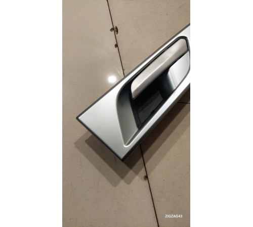 Ручка двери (задняя левая внутренняя)