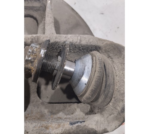 Кулак поворотный задний правый