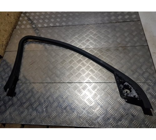 Накладка в салоне перед. лев.