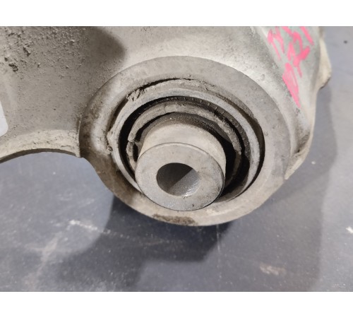 Кулак поворотный(задний правый)