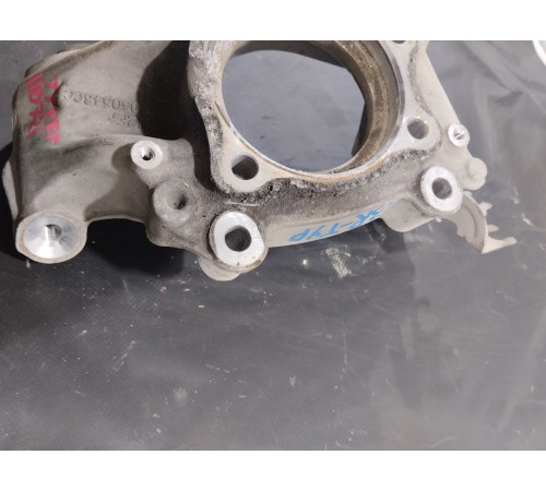 Кулак поворотный(задний правый)